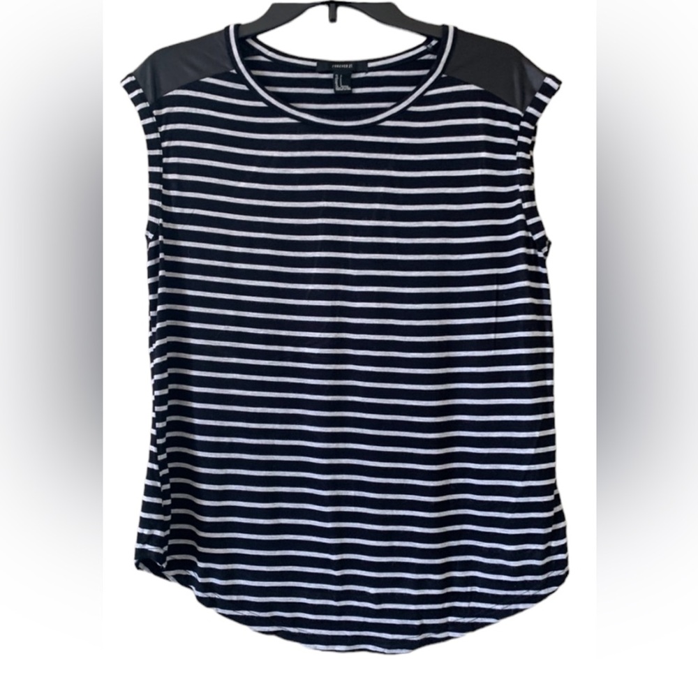 FOREVER21 Women’s Black White Striped Cap Sleeve Top SIZE S